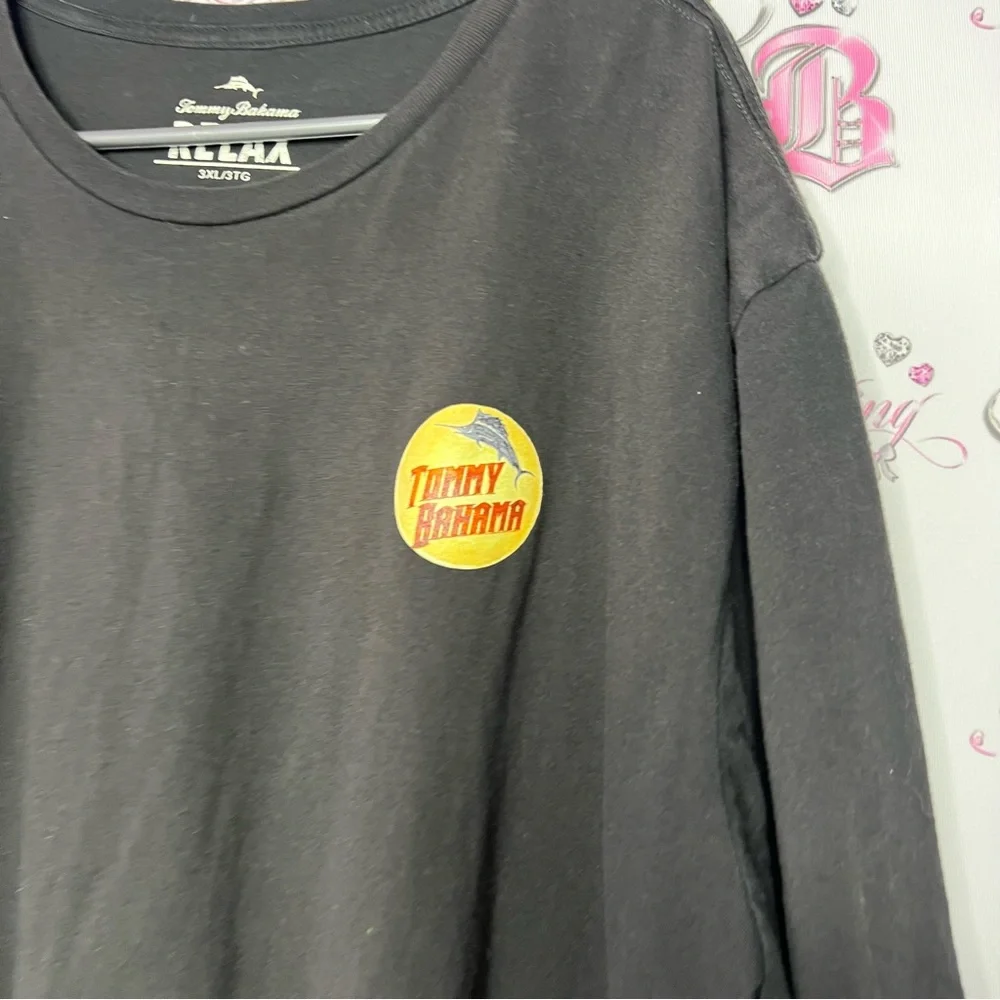 Tommy bahama tshirt hula girl Hawaii wardrobe malfunction skirt black decals - Picture 4 of 6